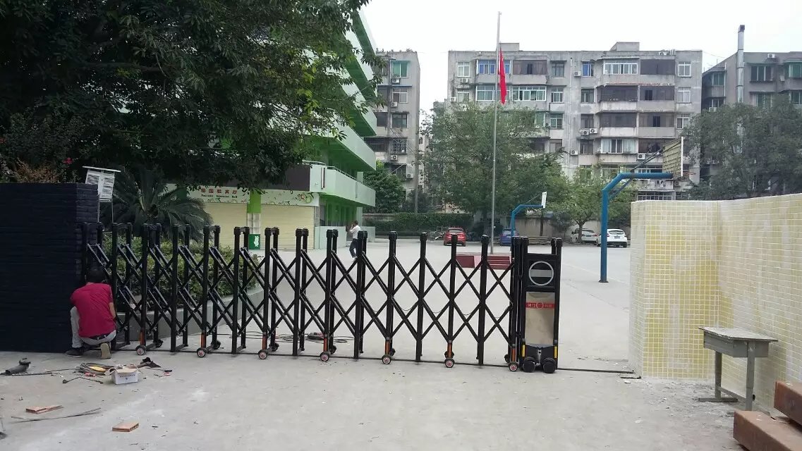 南昌青云谱区南昌青云谱区深圳市伸缩门